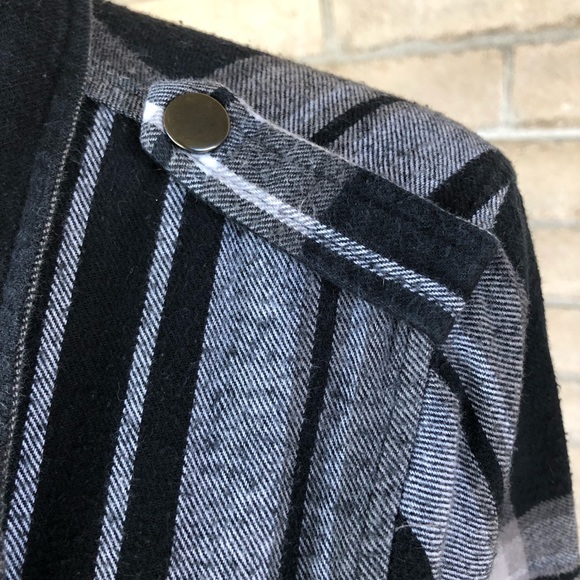 Hurley Women’s Flannel Shirt Jacket - Picture 3 of 8